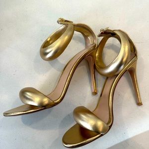 Gianvito Rossi Gold heels